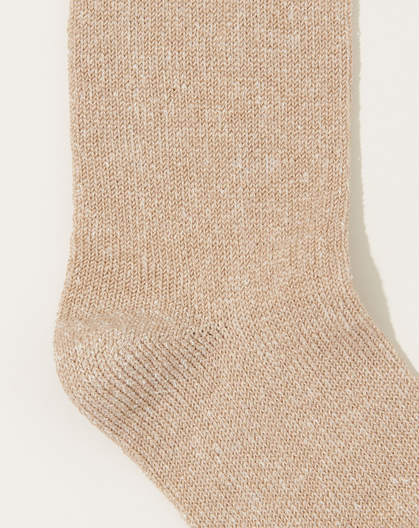 Nishiguchi Kutsushita Linen Silk Socks in Beige