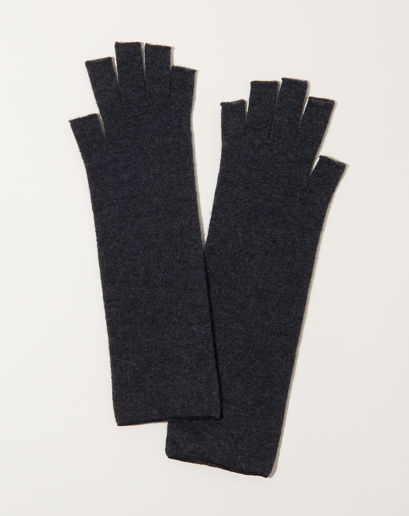 Nishiguchi Kutsushita Wool Arm Warmers in Charcoal