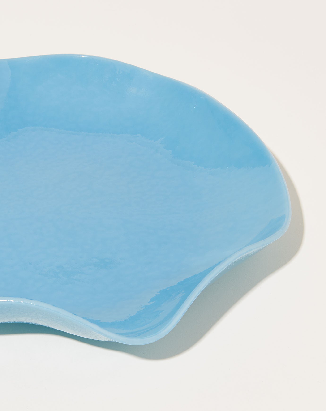 Sophie Lou Jacobsen Small Petal Plate in Periwinkle (Opaque)