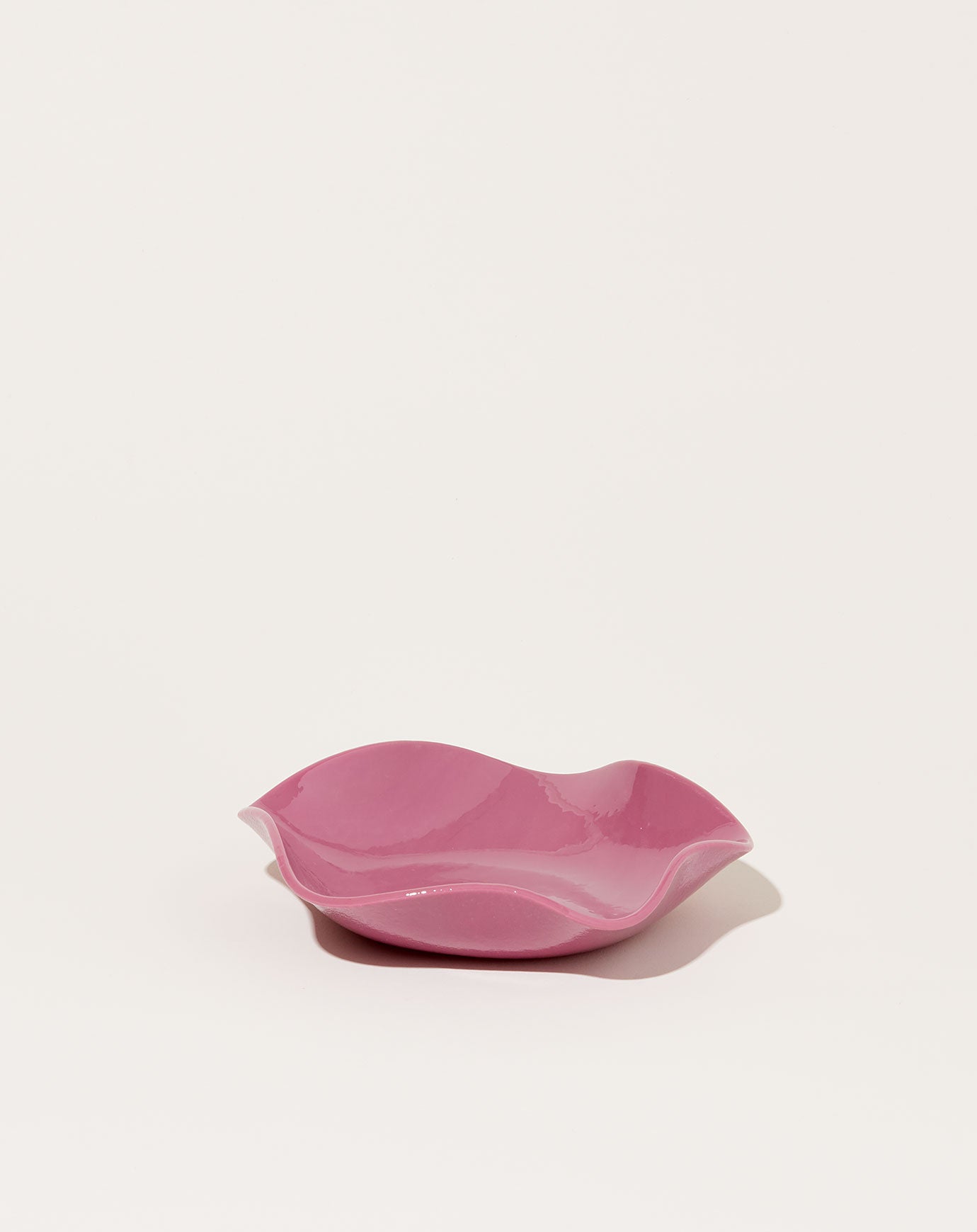 Sophie Lou Jacobsen Small Petal Plate in Rose (Opaque)