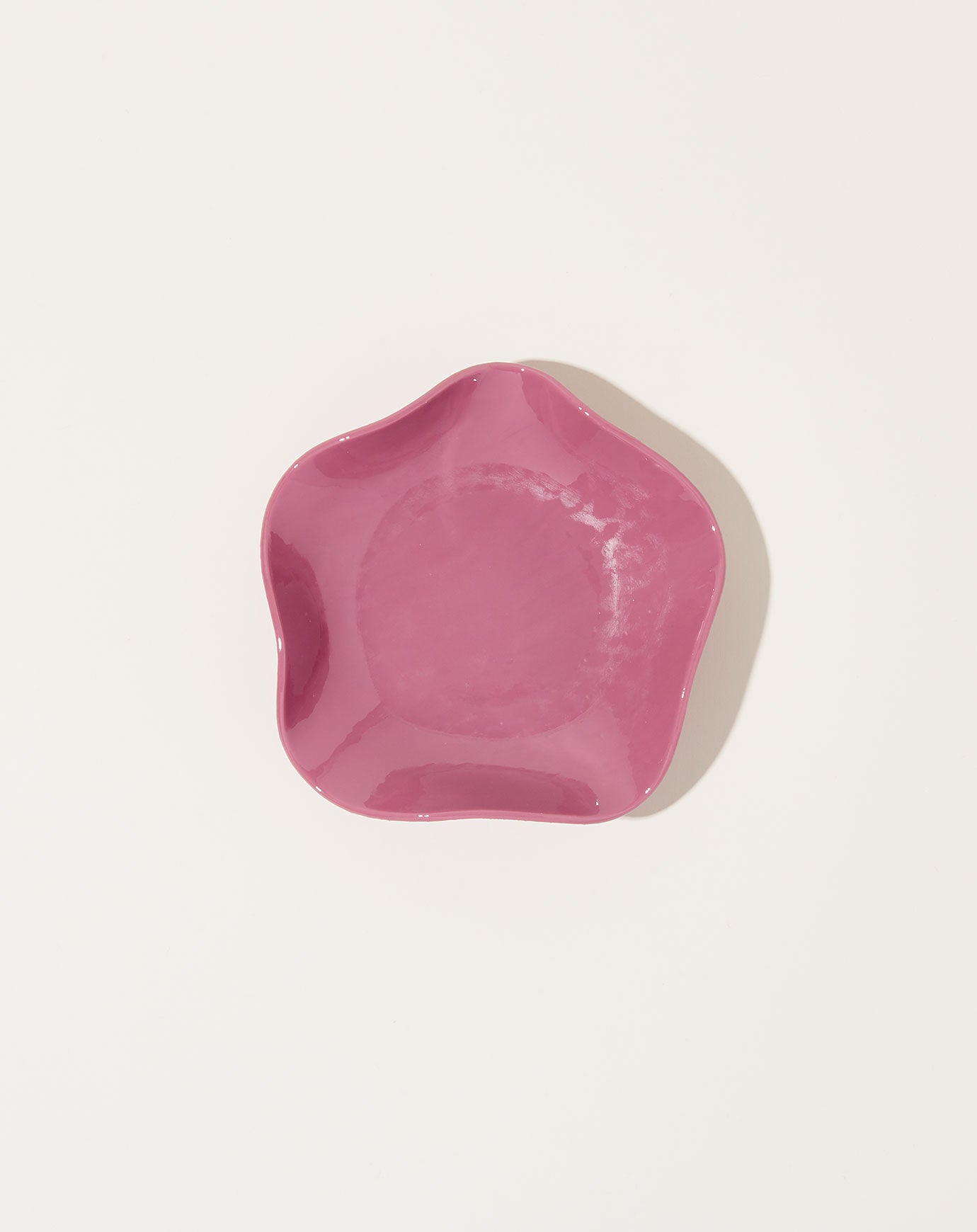 Sophie Lou Jacobsen Small Petal Plate in Rose (Opaque)